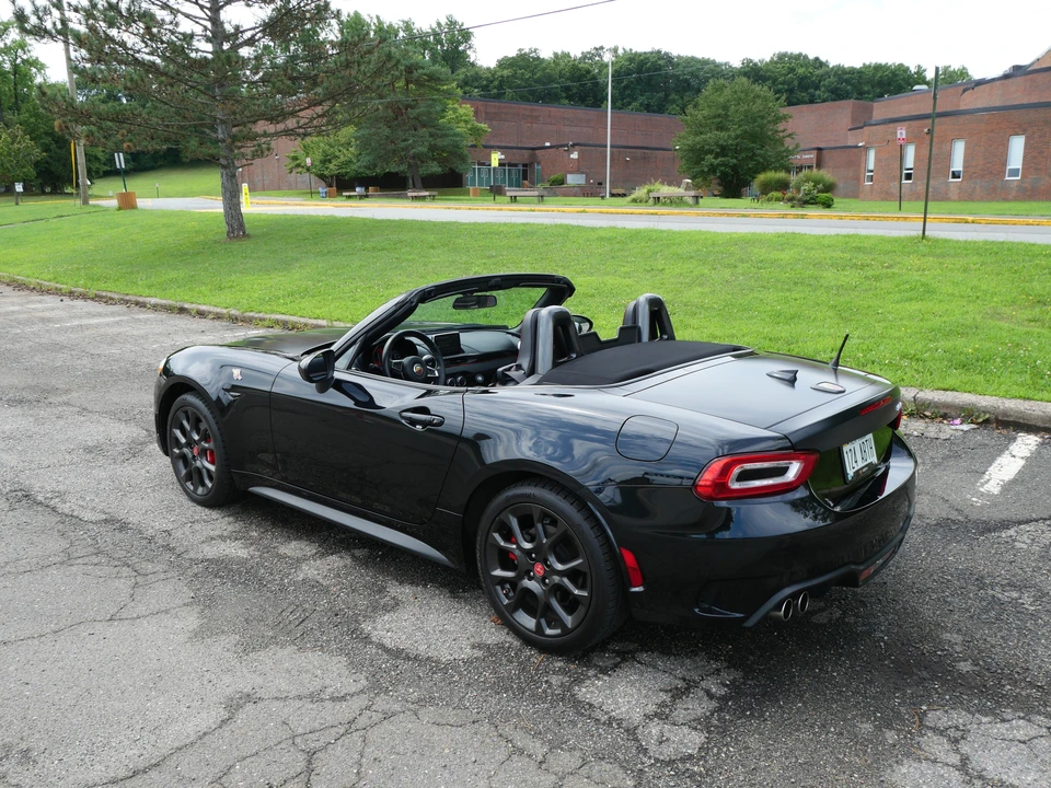 2018 Fiat 124 Spider - Image 17 of 31
