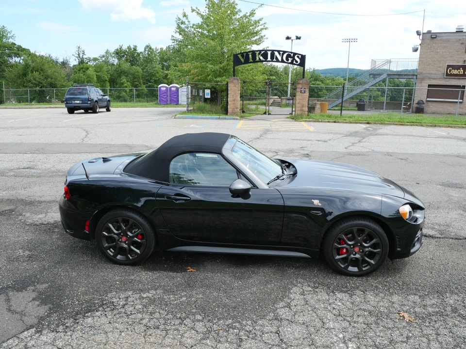 2018 Fiat 124 Spider - Image 24 of 31