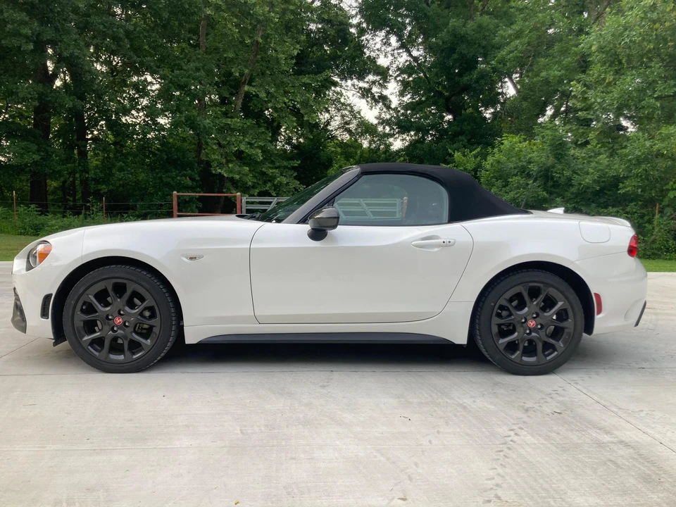 2018 Fiat 124 Spider - Image 11 of 31