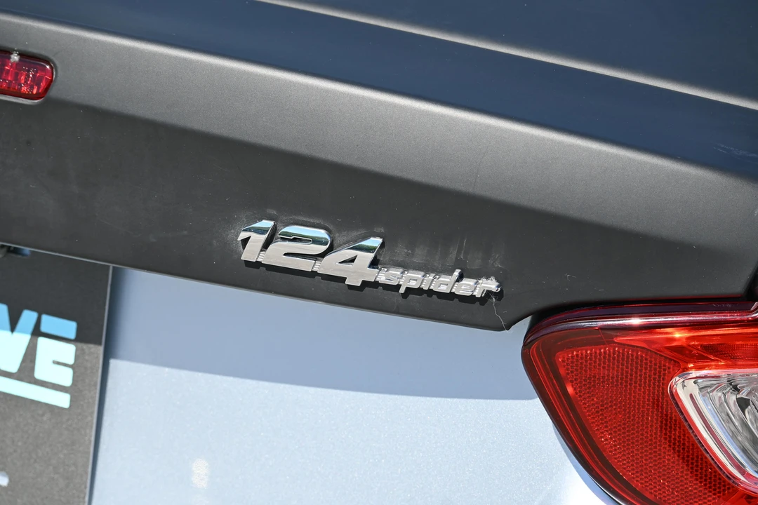2018 Fiat 124 Spider - Image 19 of 27