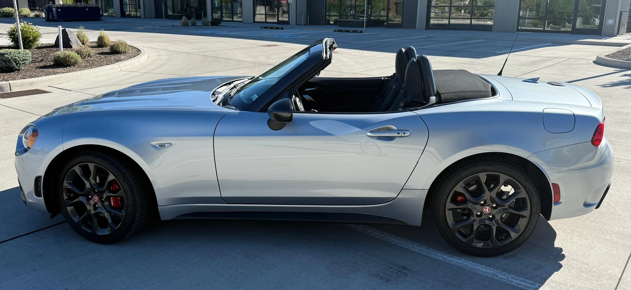 2018 Fiat 124 Spider - Image 8 of 12