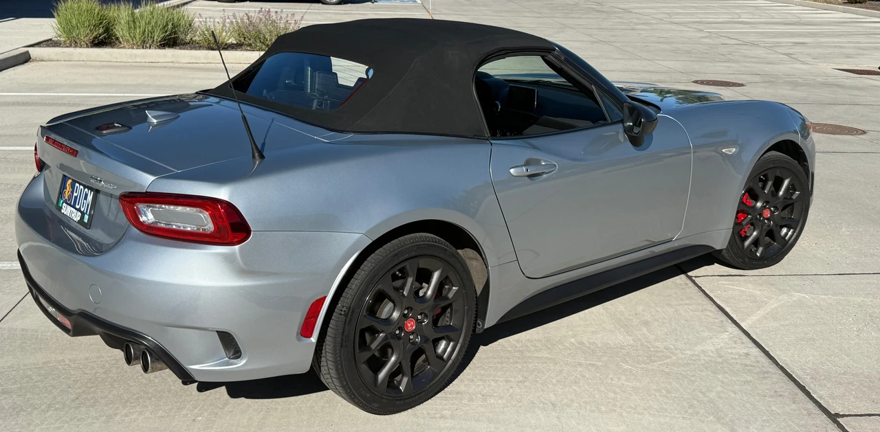 2018 Fiat 124 Spider - Image 11 of 12