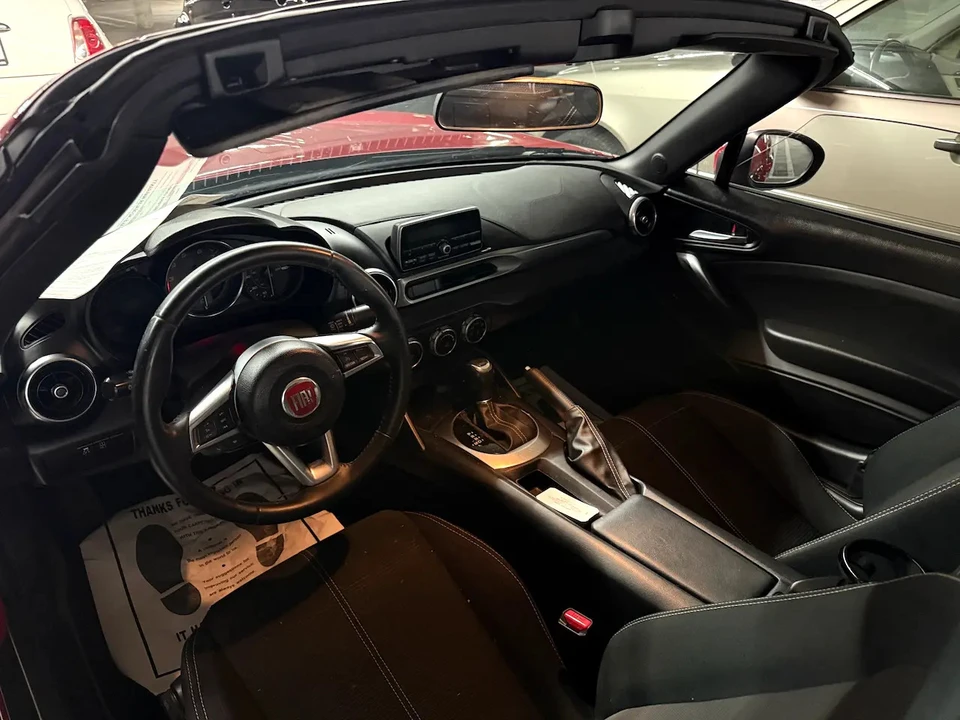 2018 Fiat 124 Spider - Image 10 of 10