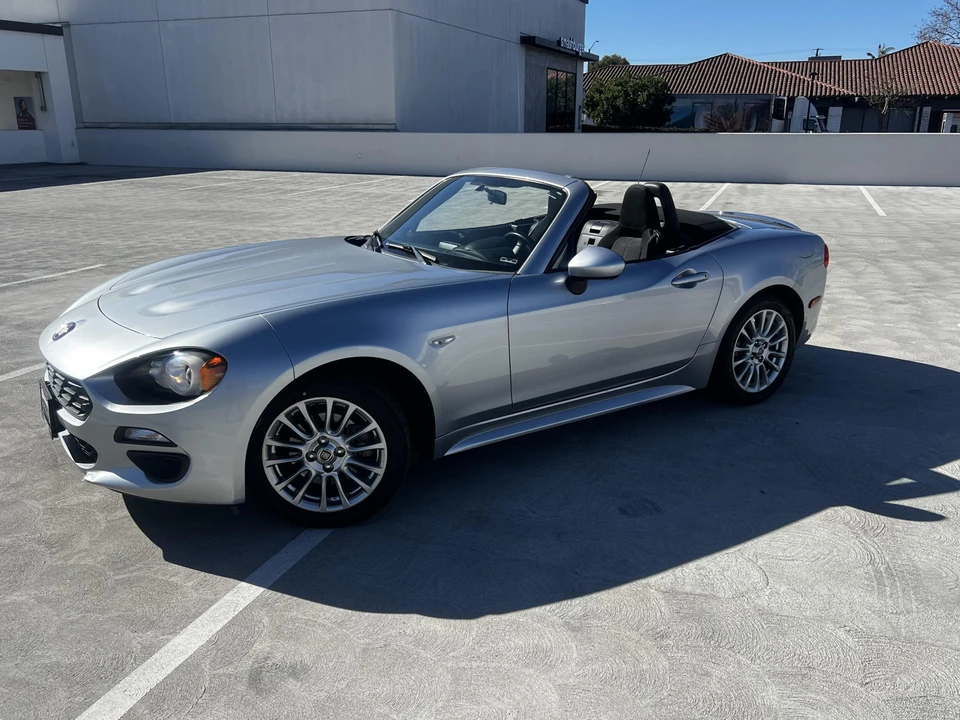 2018 Fiat 124 Spider - Image 24 of 31