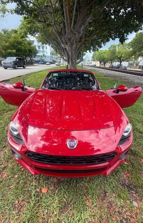 2018 Fiat 124 Spider - Image 16 of 19