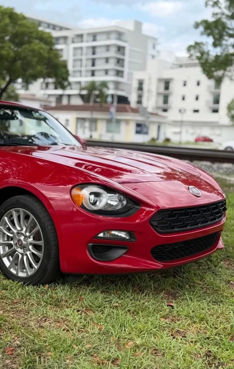 2018 Fiat 124 Spider - Image 9 of 19