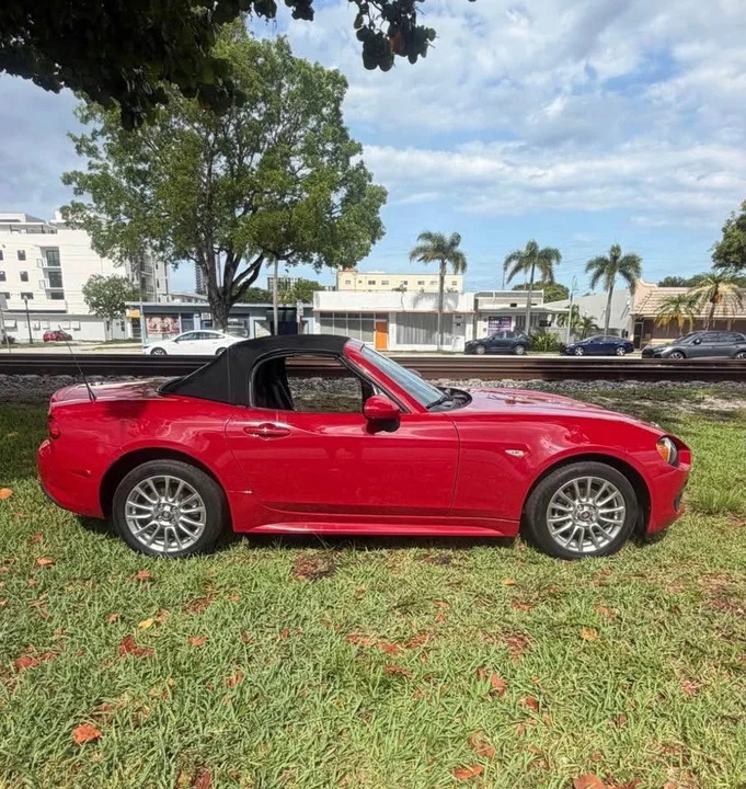 2018 Fiat 124 Spider - Image 19 of 19