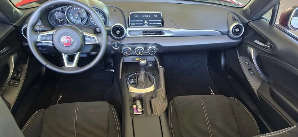 2018 Fiat 124 Spider - Image 10 of 17