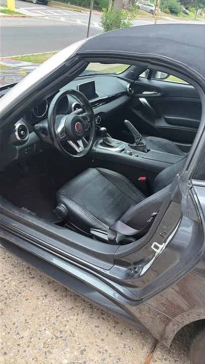 2018 Fiat 124 Spider - Image 10 of 15