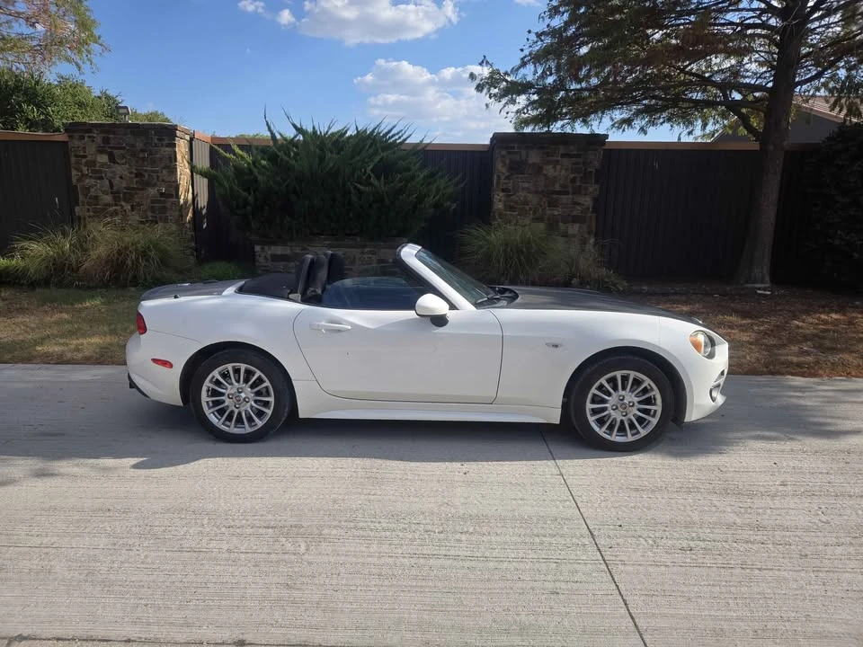 2018 Fiat 124 Spider - Image 2 of 13