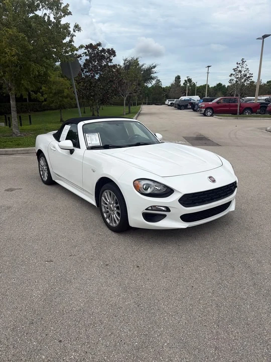2018 Fiat 124 Spider - Image 2 of 9
