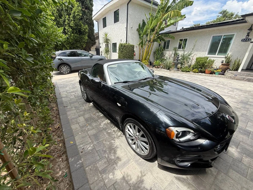 2018 Fiat 124 Spider - Image 3 of 11