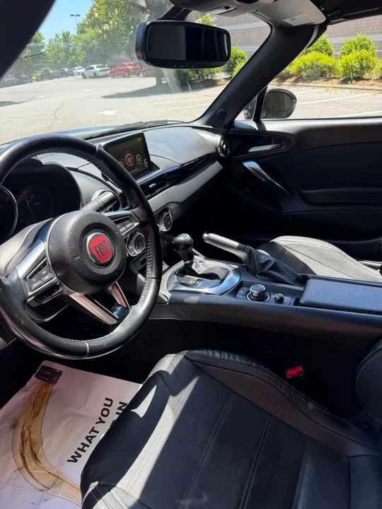 2018 Fiat 124 Spider - Image 8 of 17