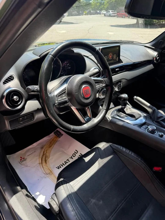 2018 Fiat 124 Spider - Image 9 of 17