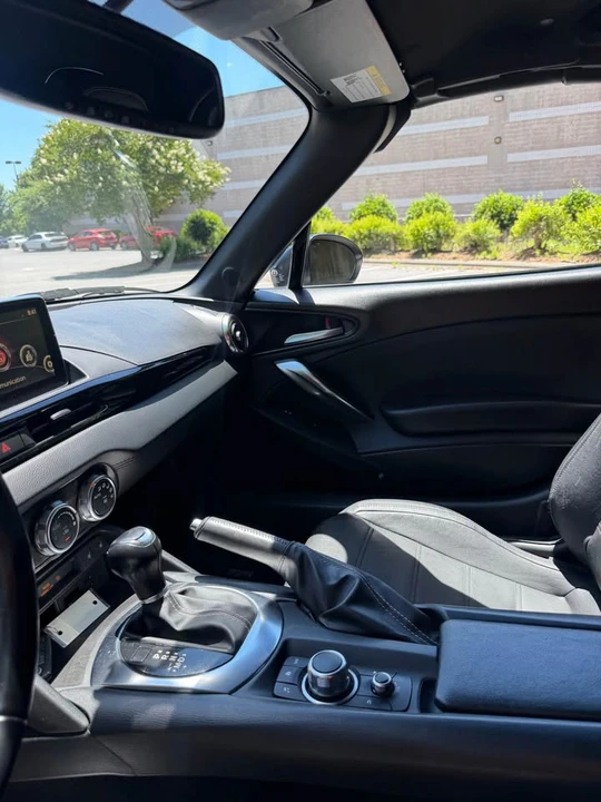 2018 Fiat 124 Spider - Image 12 of 17
