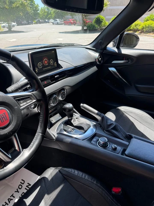 2018 Fiat 124 Spider - Image 10 of 17