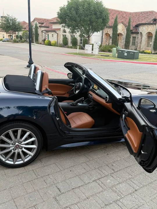 2018 Fiat 124 Spider - Image 12 of 15