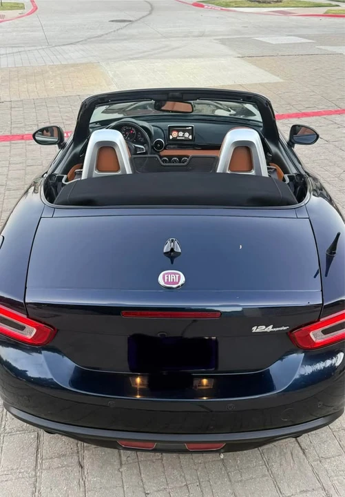 2018 Fiat 124 Spider - Image 8 of 15