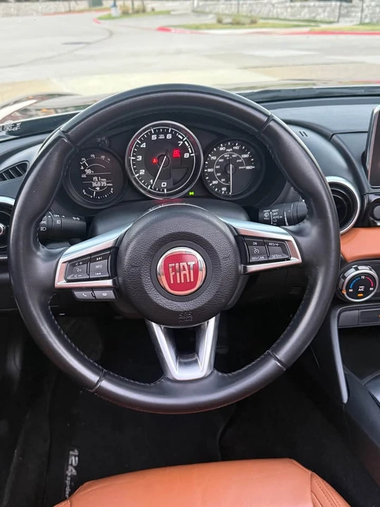 2018 Fiat 124 Spider - Image 10 of 15