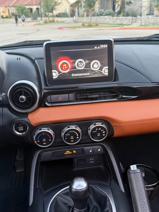 2018 Fiat 124 Spider - Image 11 of 15