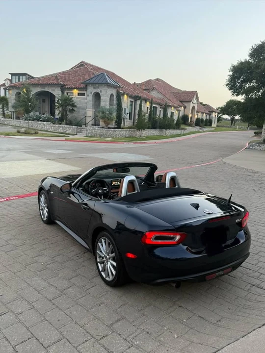 2018 Fiat 124 Spider - Image 14 of 15