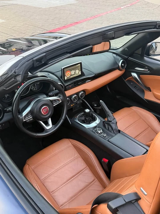 2018 Fiat 124 Spider - Image 9 of 15