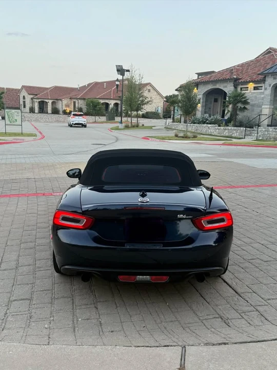 2018 Fiat 124 Spider - Image 4 of 15