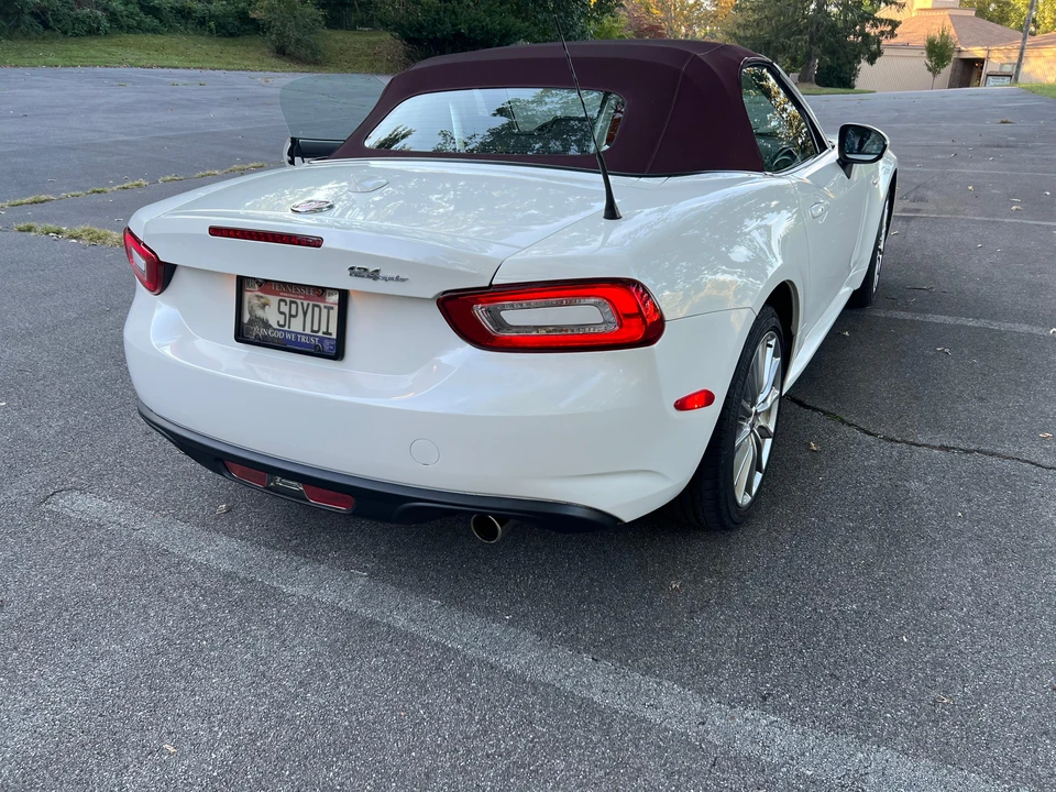 2018 Fiat 124 Spider - Image 17 of 31