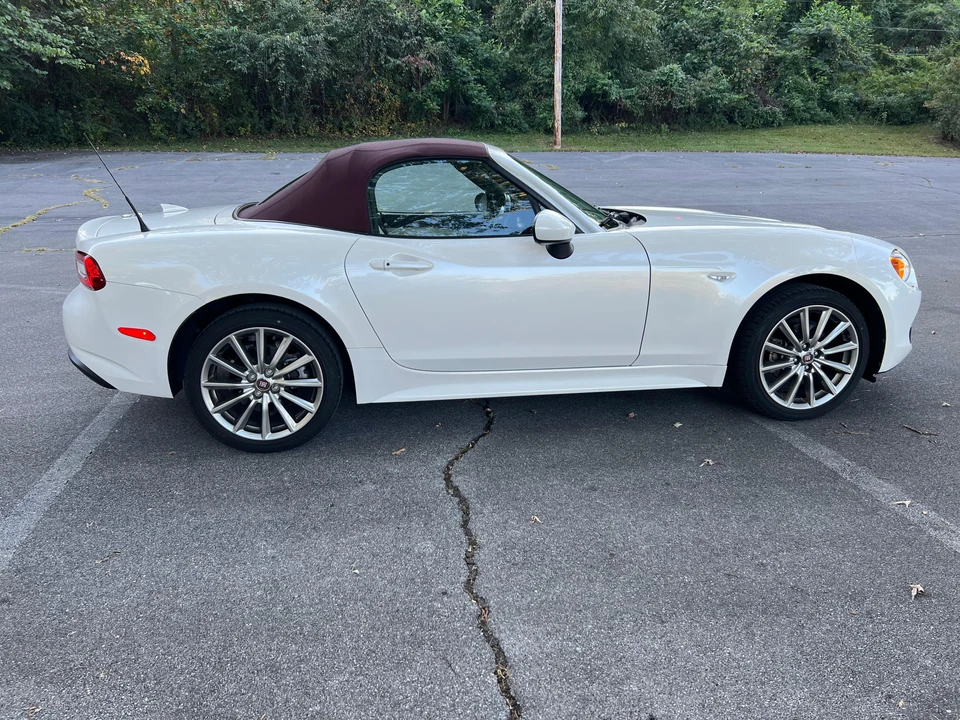 2018 Fiat 124 Spider - Image 18 of 31