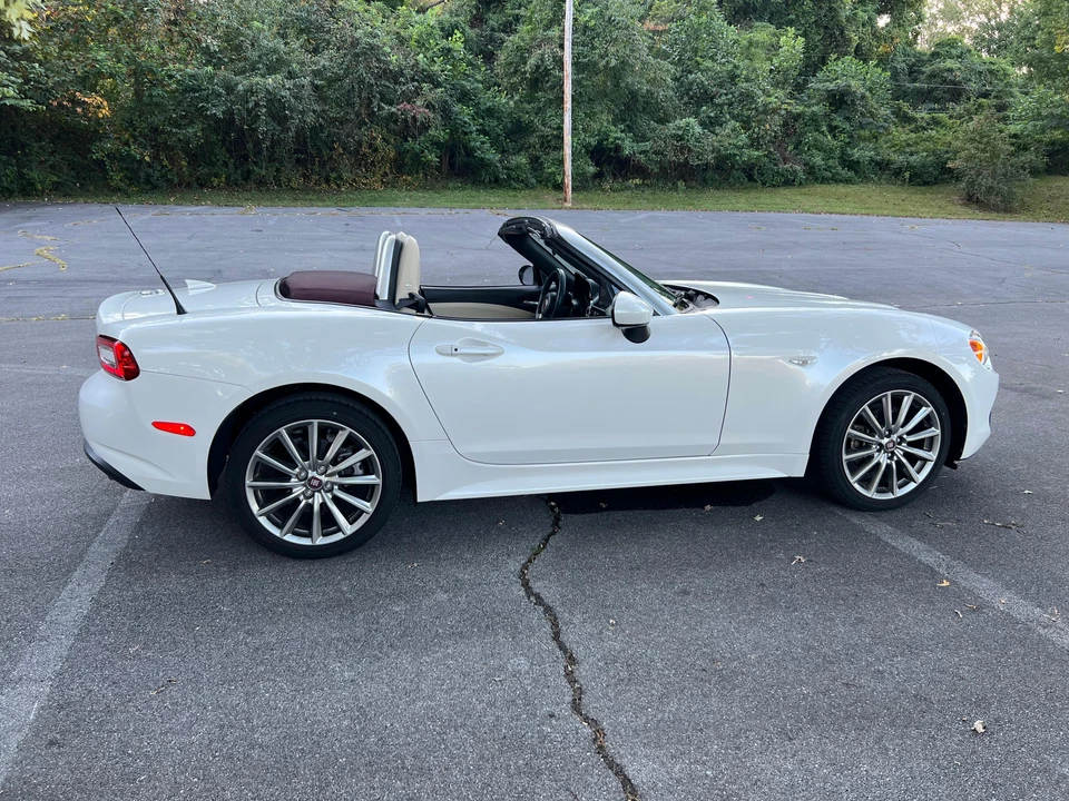 2018 Fiat 124 Spider - Image 10 of 31