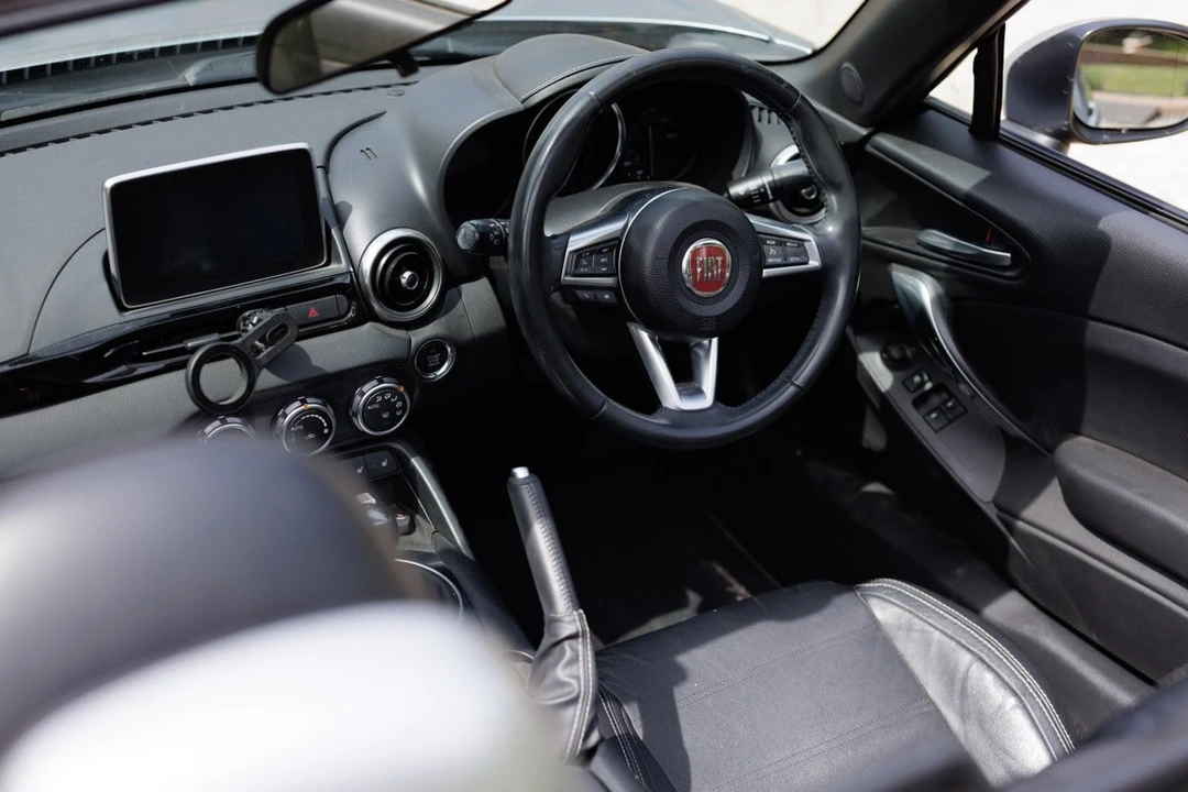 2018 Fiat 124 Spider - Image 8 of 31