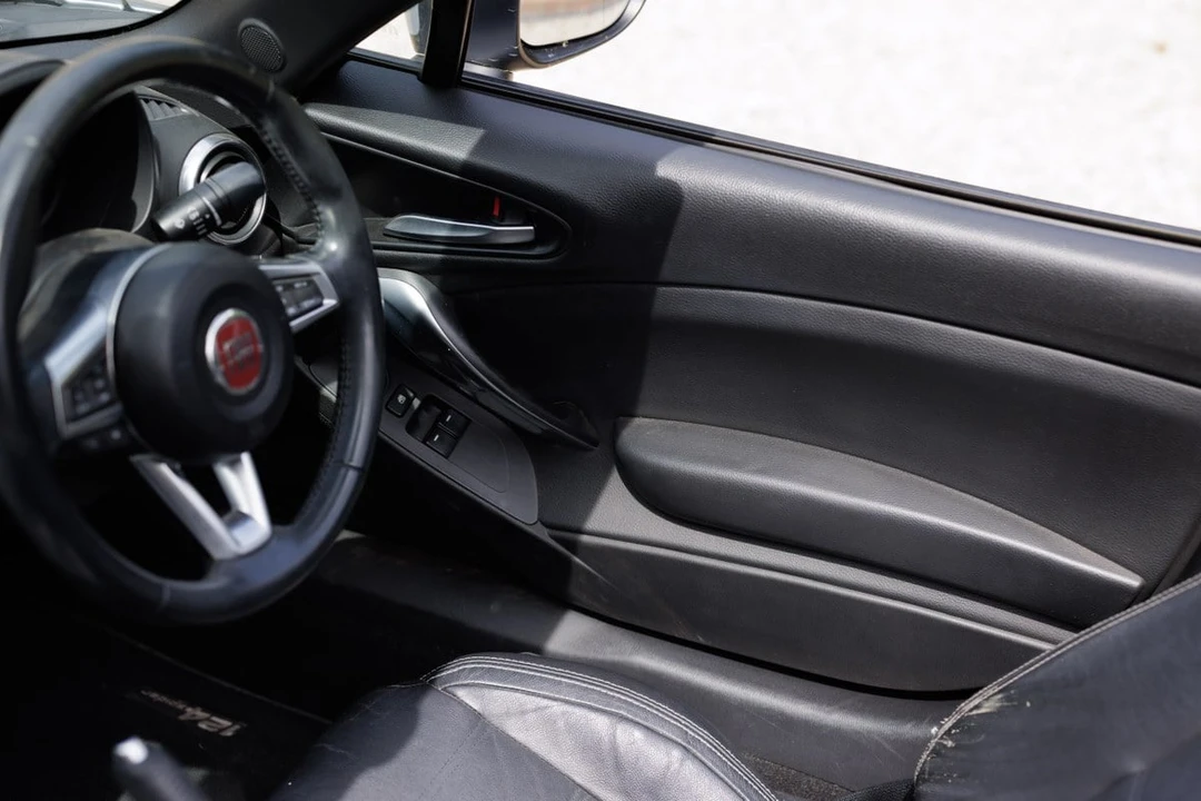 2018 Fiat 124 Spider - Image 12 of 31