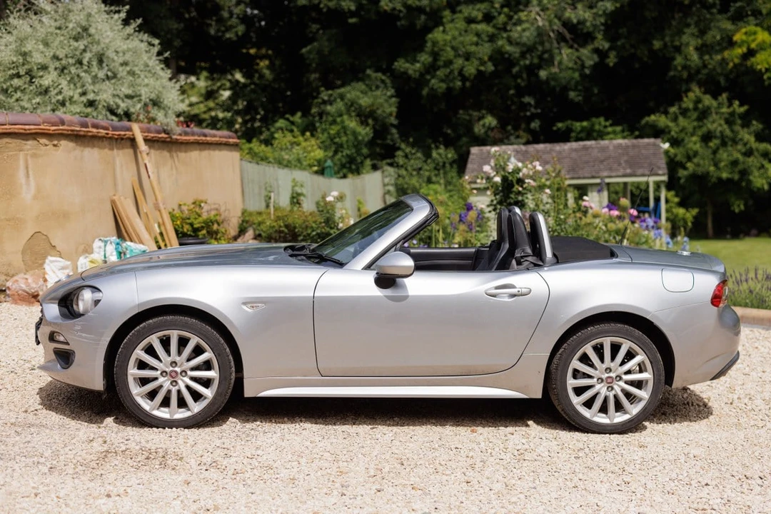 2018 Fiat 124 Spider - Image 17 of 31