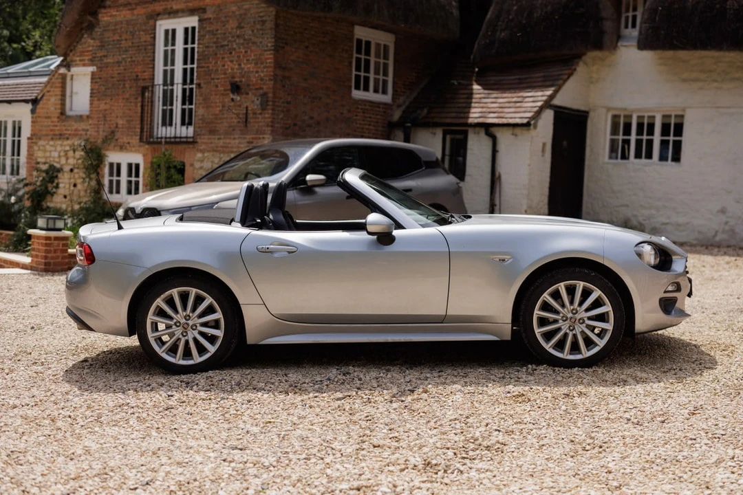 2018 Fiat 124 Spider - Image 19 of 31