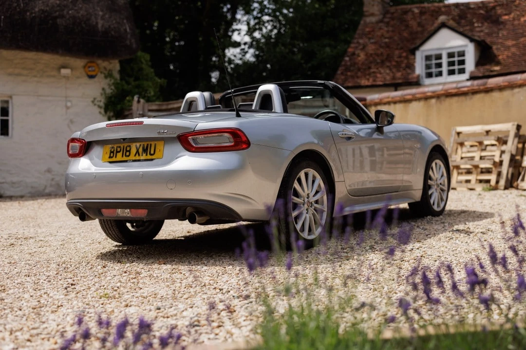 2018 Fiat 124 Spider - Image 23 of 31