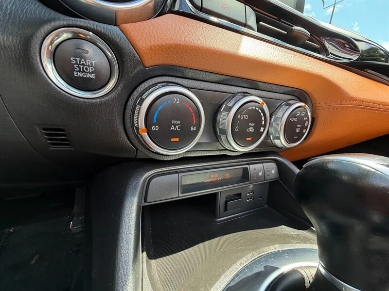 2018 Fiat 124 Spider - Image 19 of 20
