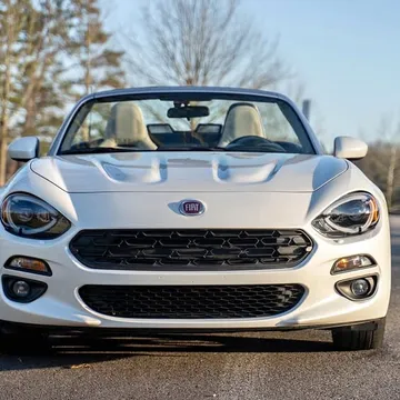 2018 Fiat 124 Spider Lusso Red Top Edition