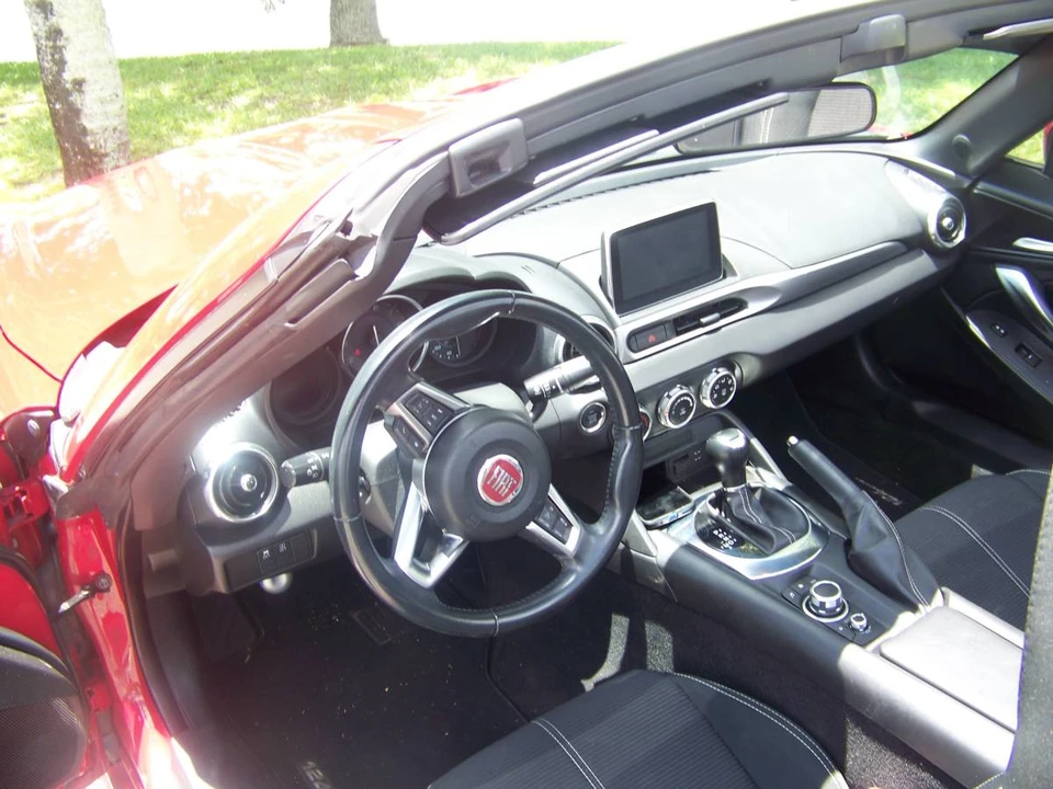 2018 Fiat 124 Spider - Image 5 of 7
