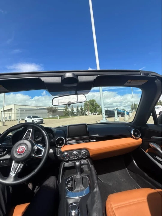 2018 Fiat 124 Spider - Image 12 of 13