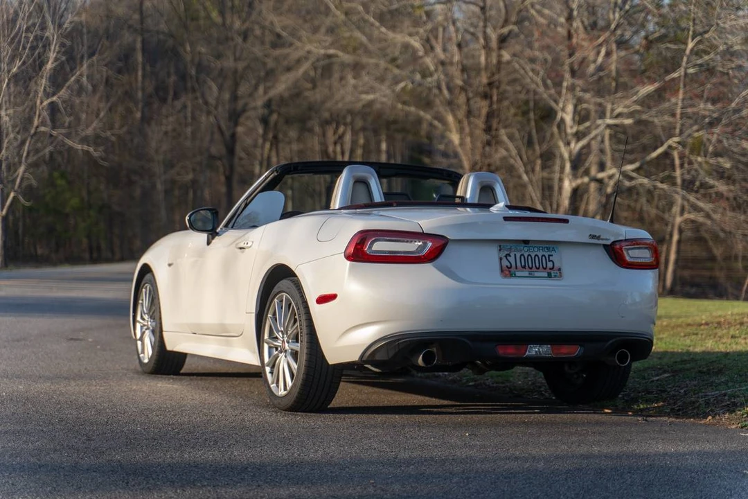 2018 Fiat 124 Spider - Image 2 of 10