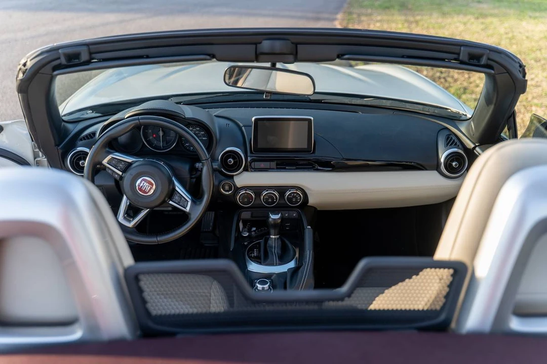 2018 Fiat 124 Spider - Image 6 of 10