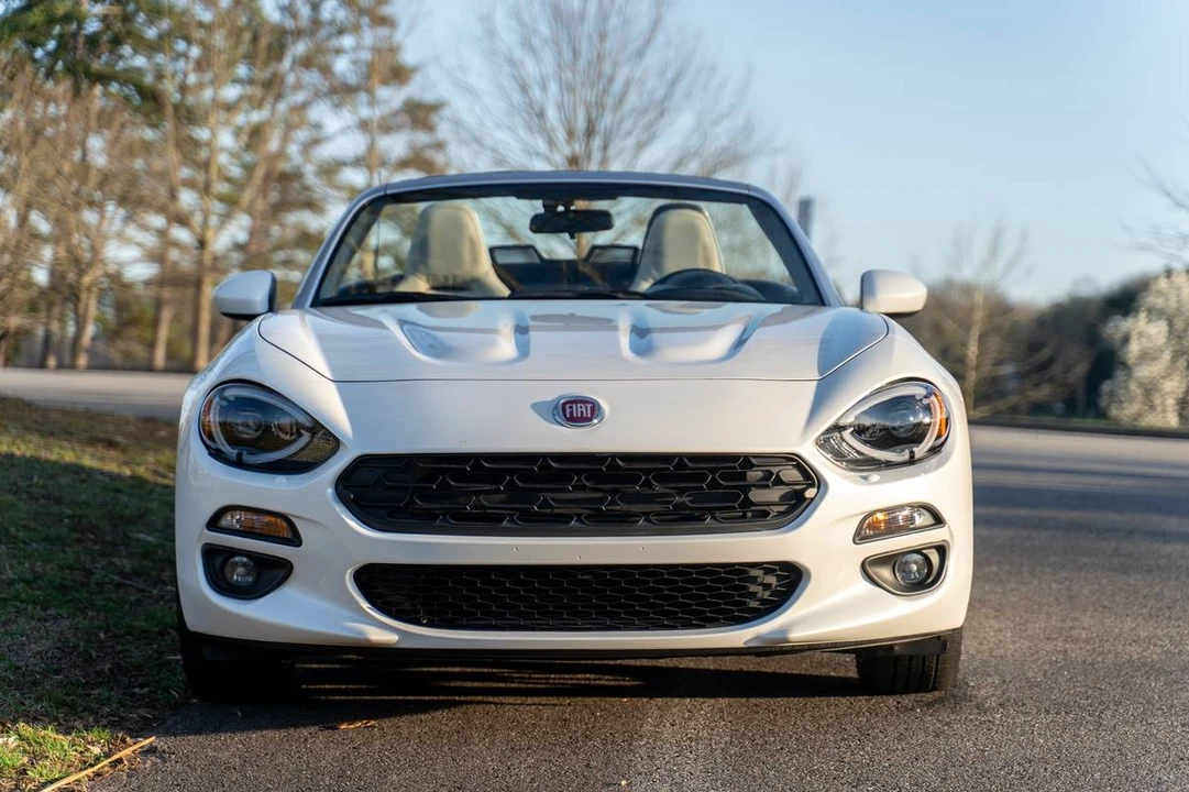 2018 Fiat 124 Spider - Image 4 of 10