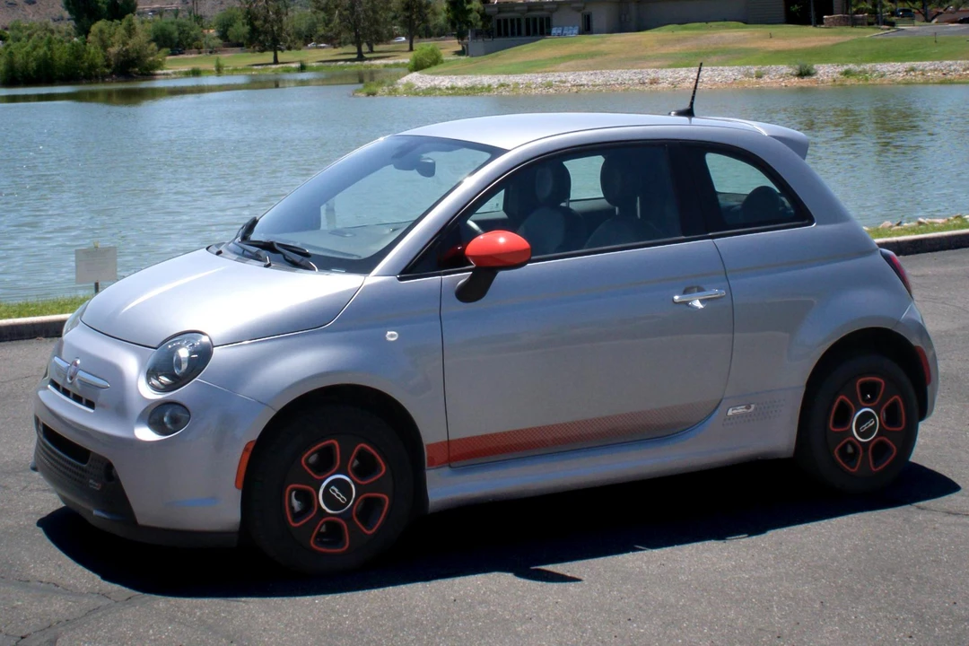 2018 Fiat 500e - Image 9 of 31