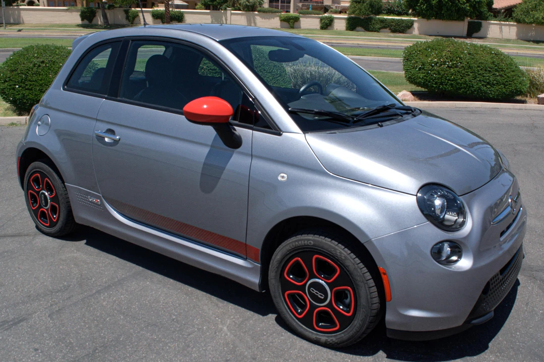 2018 Fiat 500e - Image 19 of 31