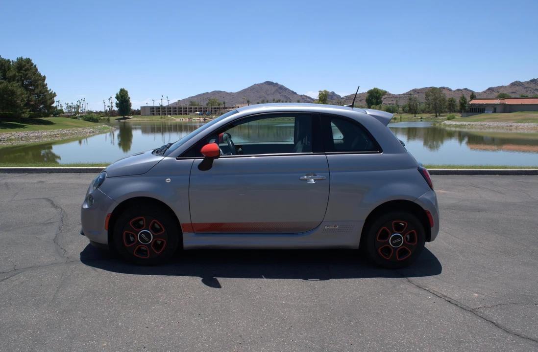 2018 Fiat 500e - Image 10 of 31