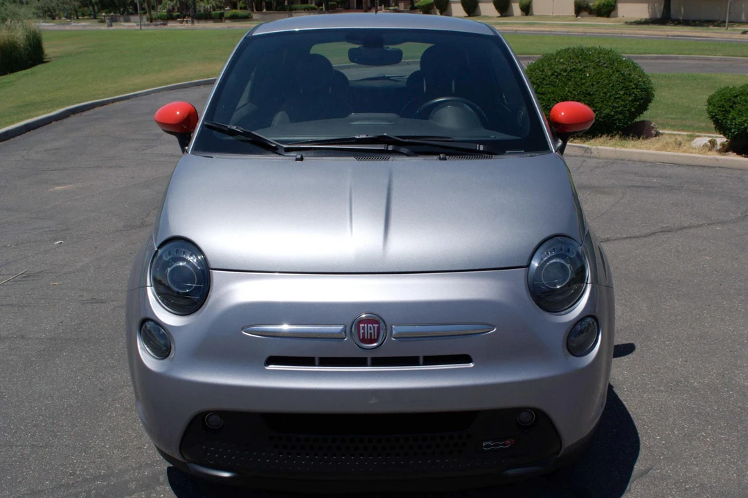2018 Fiat 500e - Image 2 of 31