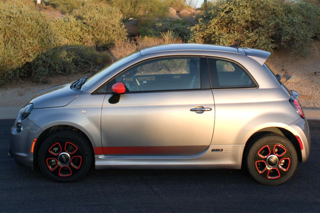 2018 Fiat 500e - Image 4 of 31
