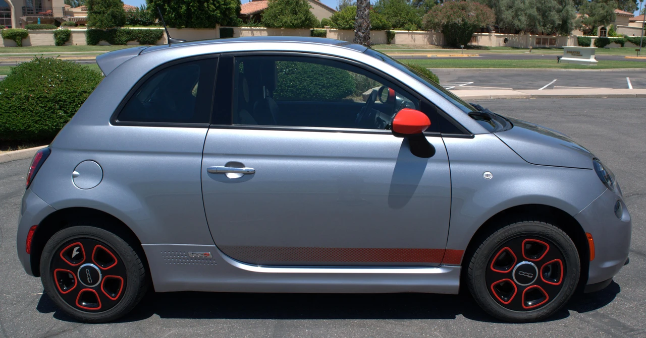 2018 Fiat 500e - Image 18 of 31