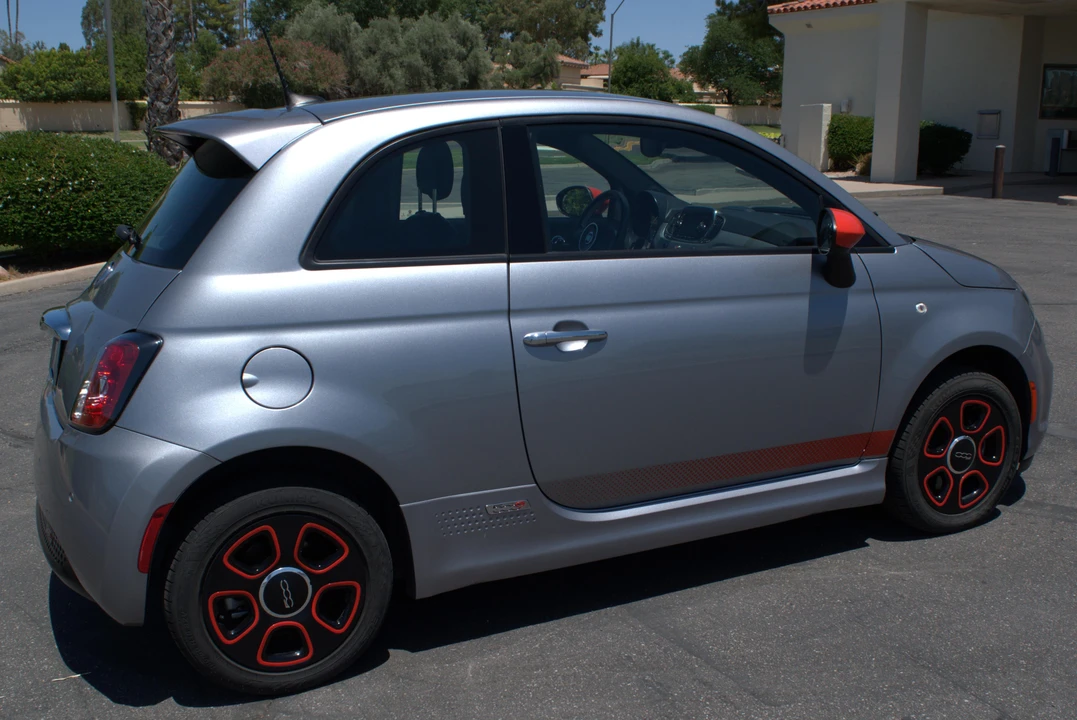 2018 Fiat 500e - Image 17 of 31
