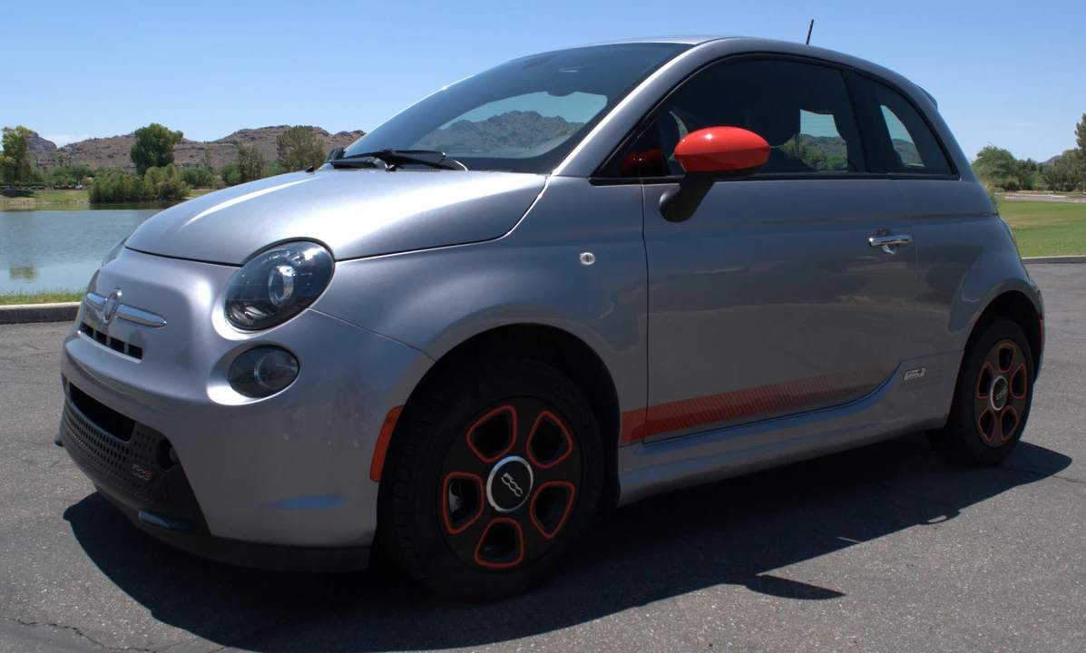 2018 Fiat 500e - Image 8 of 31